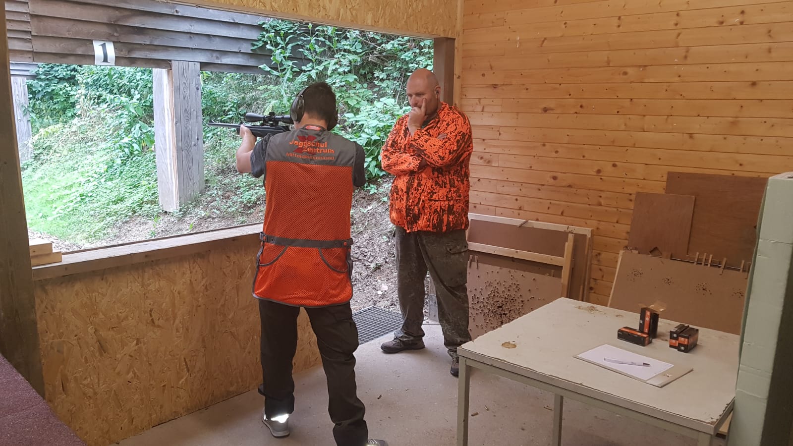 Franz Eschenbacher bei der Ausbildung auf den flüchtigen Überläufer